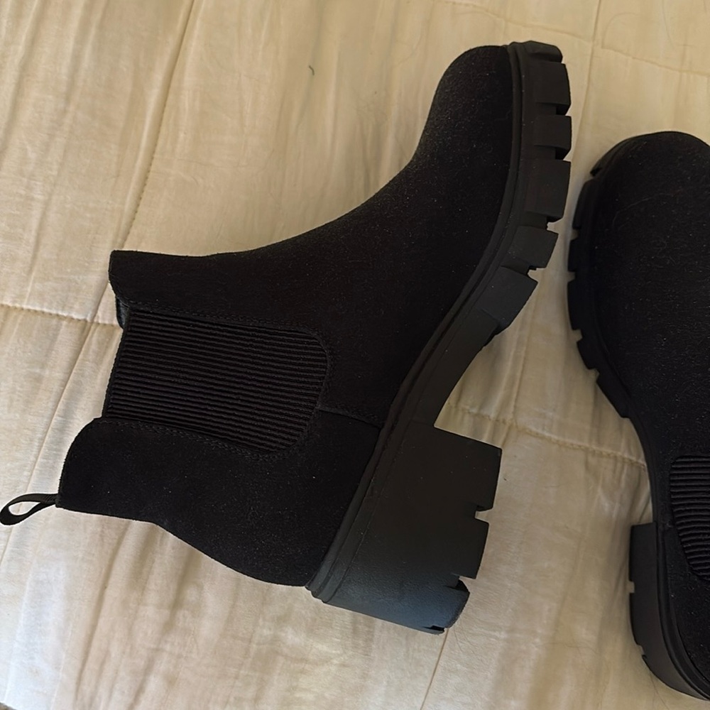 NWOT black suede Chelsea boots. Size 9